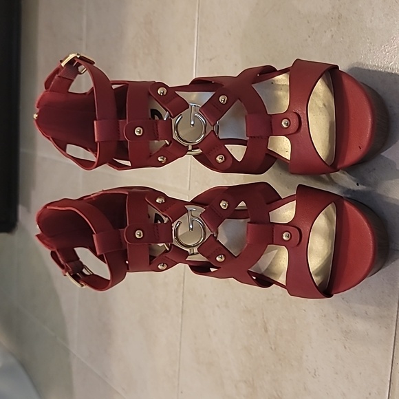 Sandals - Picture 1 of 3